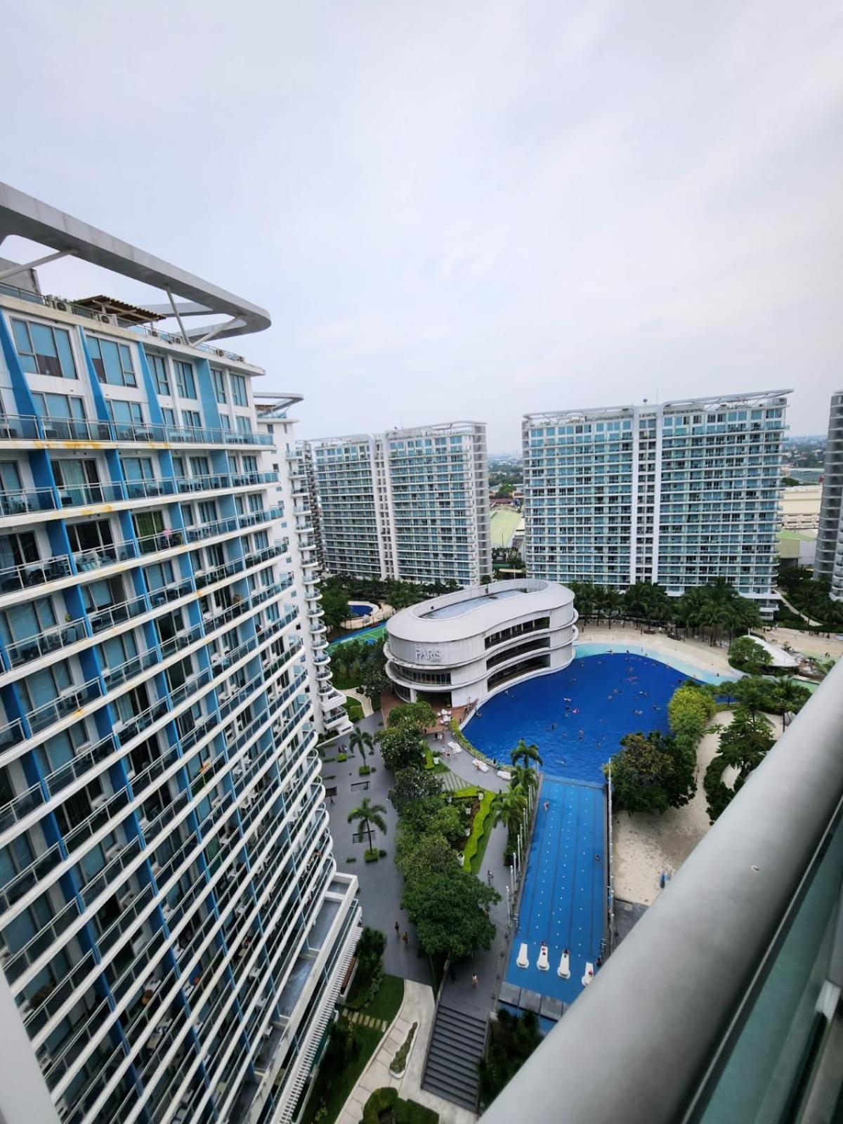 Azure Urban Resort Paranaque City Exteriör bild