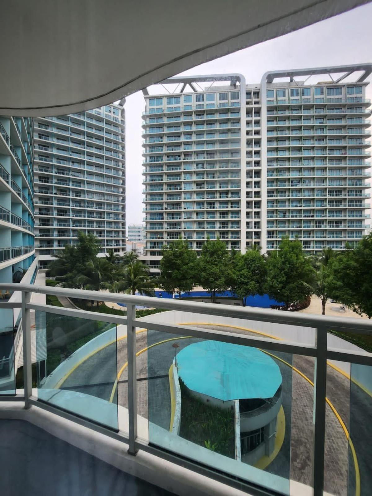 Azure Urban Resort Paranaque City Exteriör bild